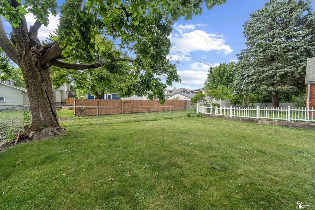 221 Borgess Avenue Monroe City MI 48162