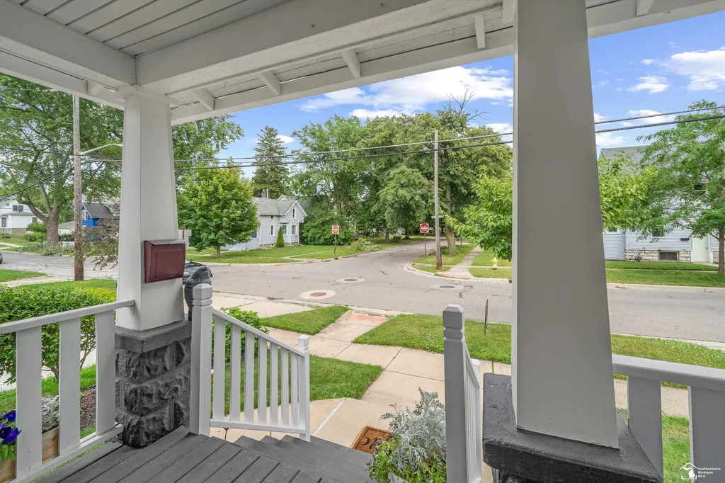 221 Borgess Avenue Monroe City MI 48162