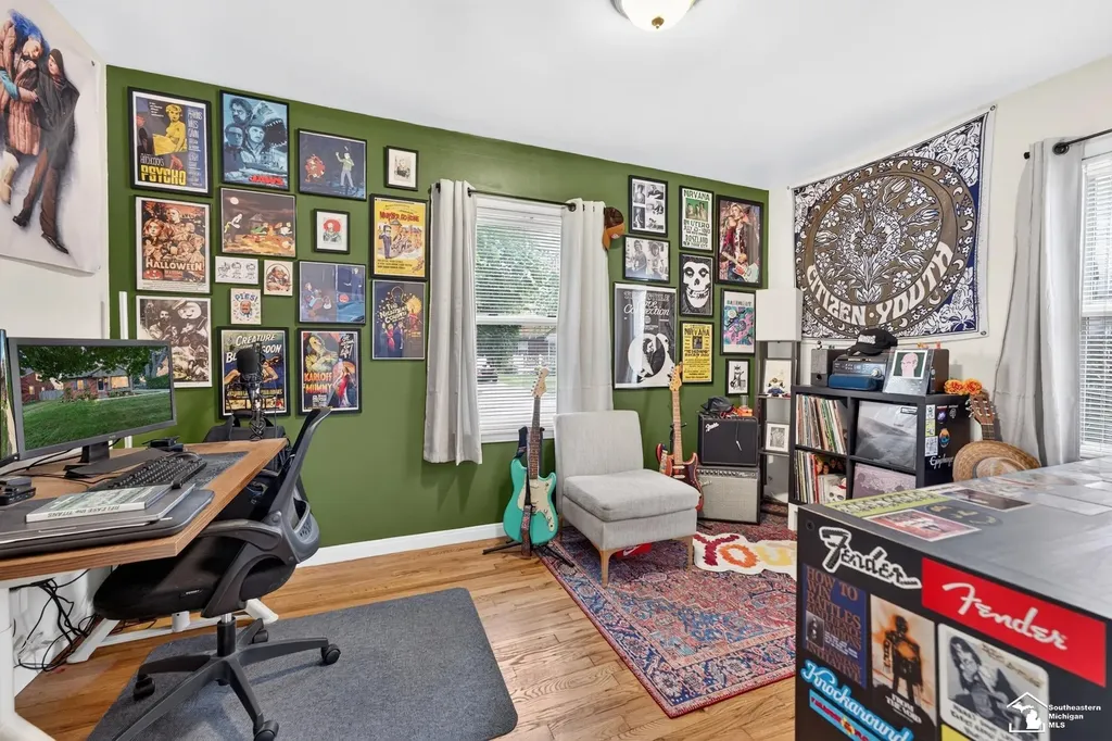 2420 Applewood Avenue Lincoln Park City MI 48146