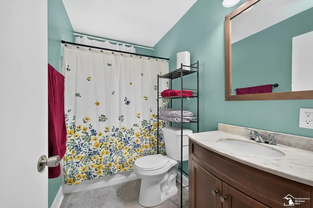 2420 Applewood Avenue Lincoln Park City MI 48146