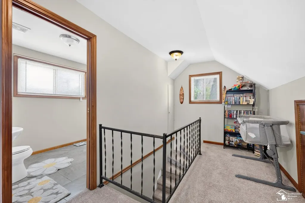 2420 Applewood Avenue Lincoln Park City MI 48146