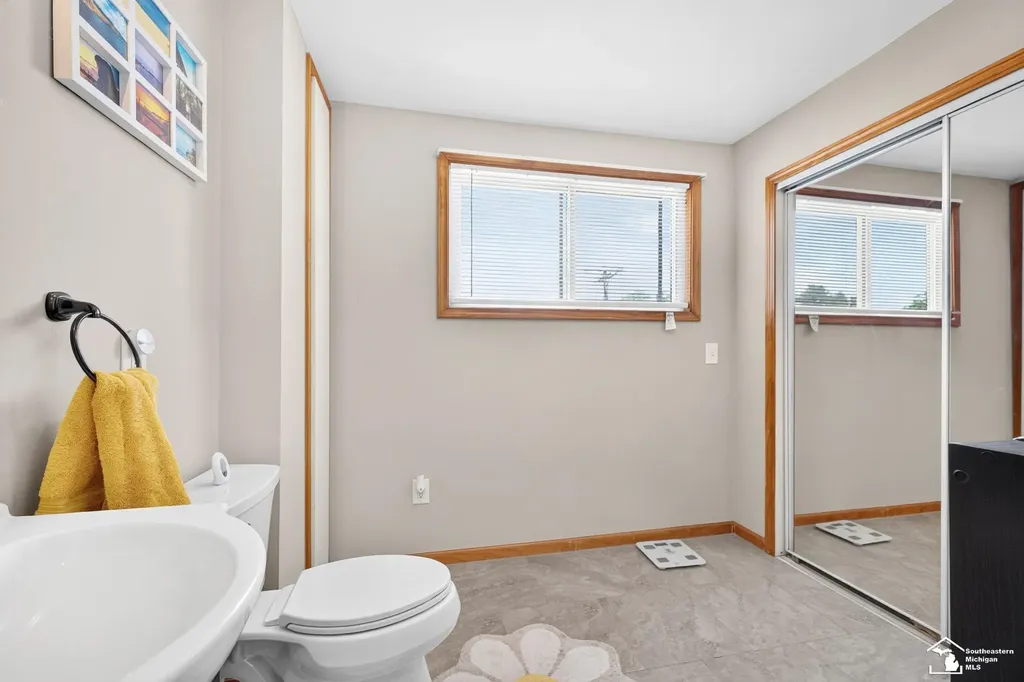 2420 Applewood Avenue Lincoln Park City MI 48146
