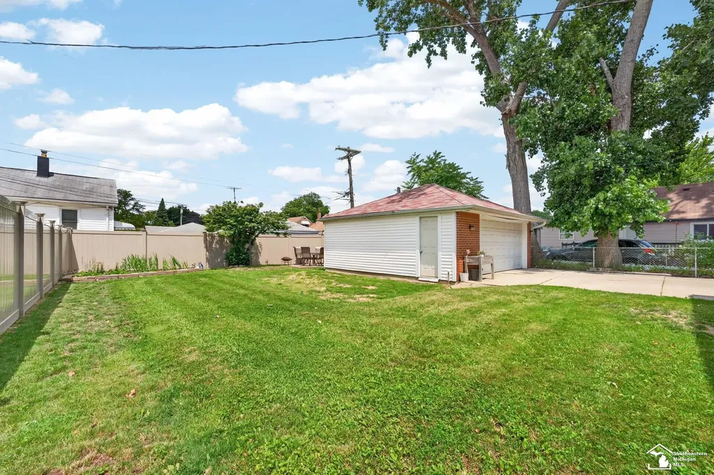 2420 Applewood Avenue Lincoln Park City MI 48146