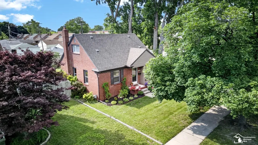 2420 Applewood Avenue Lincoln Park City MI 48146