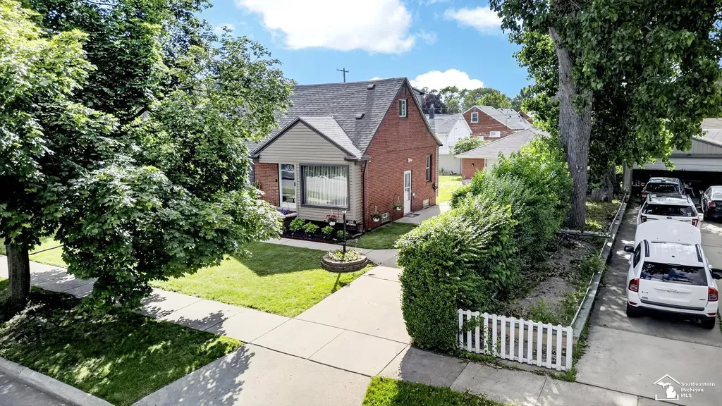 2420 Applewood Avenue Lincoln Park City MI 48146