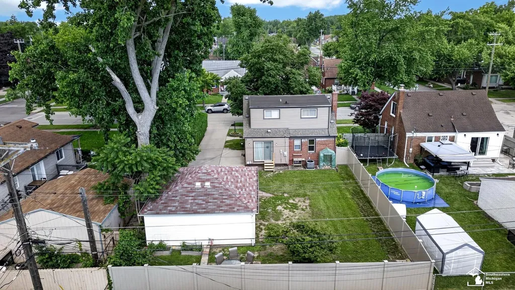 2420 Applewood Avenue Lincoln Park City MI 48146