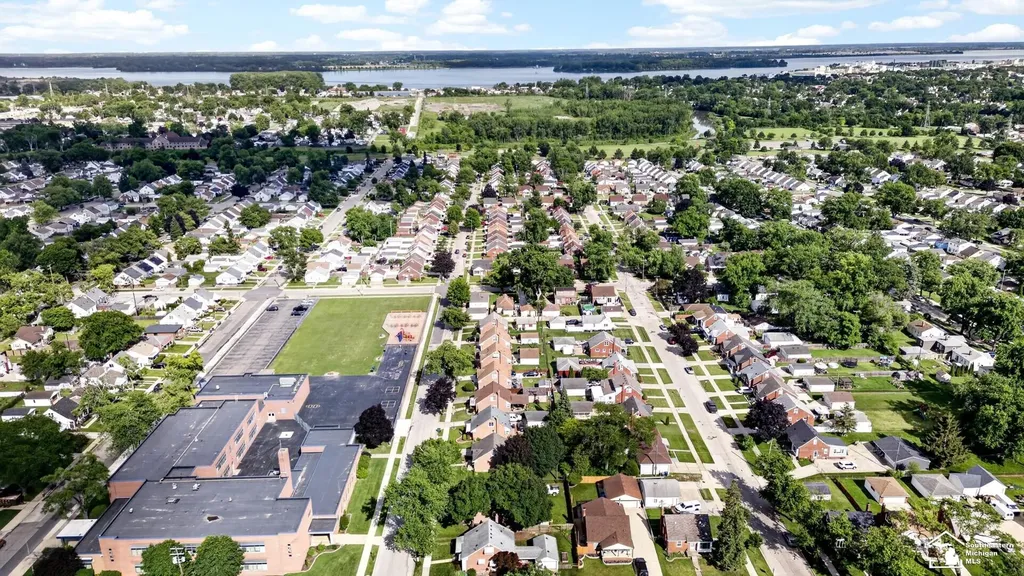 2420 Applewood Avenue Lincoln Park City MI 48146