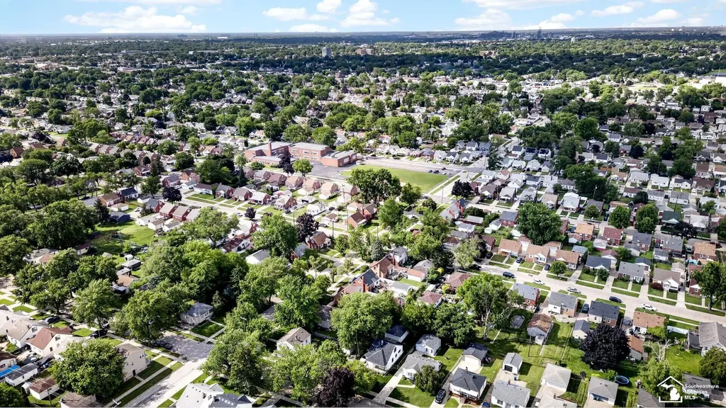 2420 Applewood Avenue Lincoln Park City MI 48146