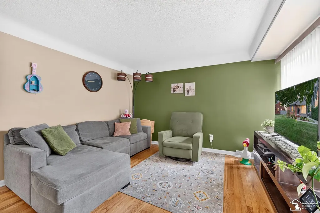 2420 Applewood Avenue Lincoln Park City MI 48146