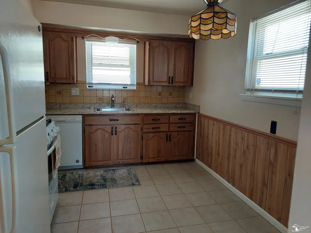 8324 Huron Street Taylor City MI 48180