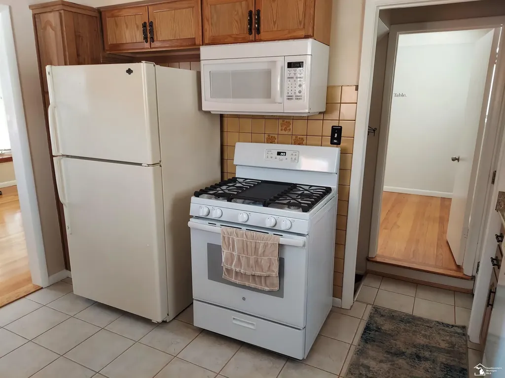 8324 Huron Street Taylor City MI 48180