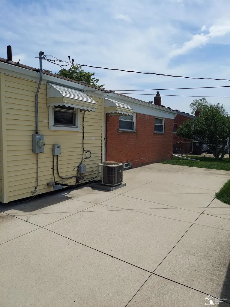 8324 Huron Street Taylor City MI 48180
