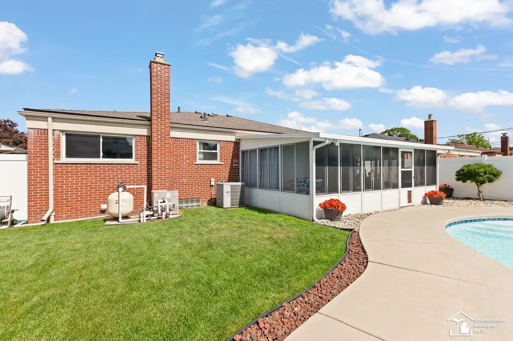 4912 Valley Road Trenton City MI 48183