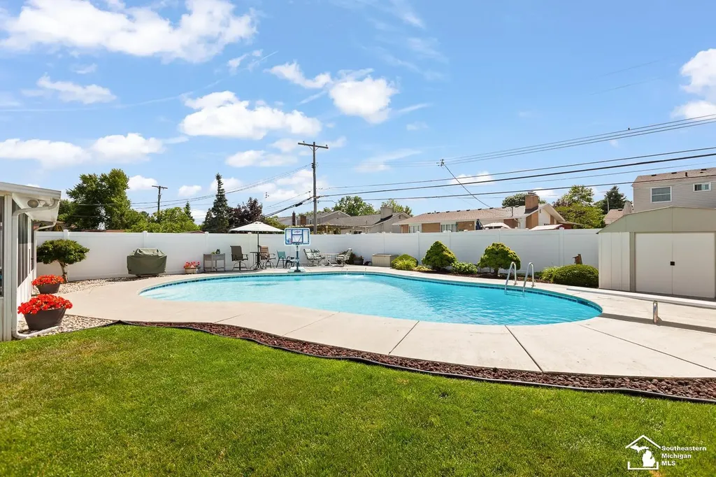 4912 Valley Road Trenton City MI 48183