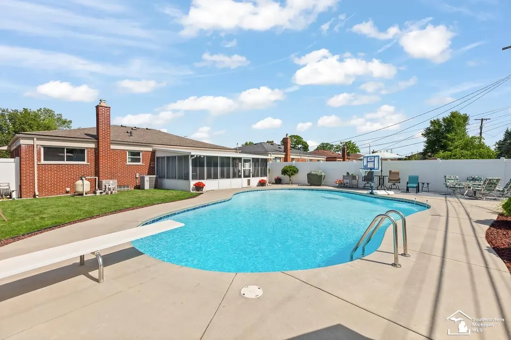 4912 Valley Road Trenton City MI 48183