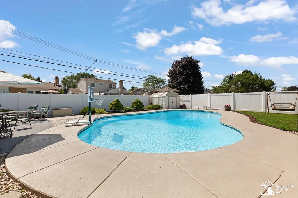 4912 Valley Road Trenton City MI 48183