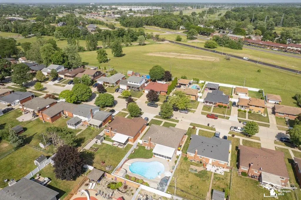 4912 Valley Road Trenton City MI 48183
