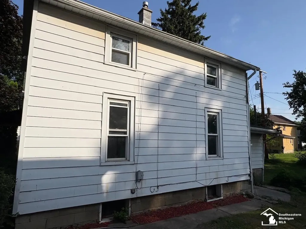 1017 Humphrey Street Monroe City MI 48161