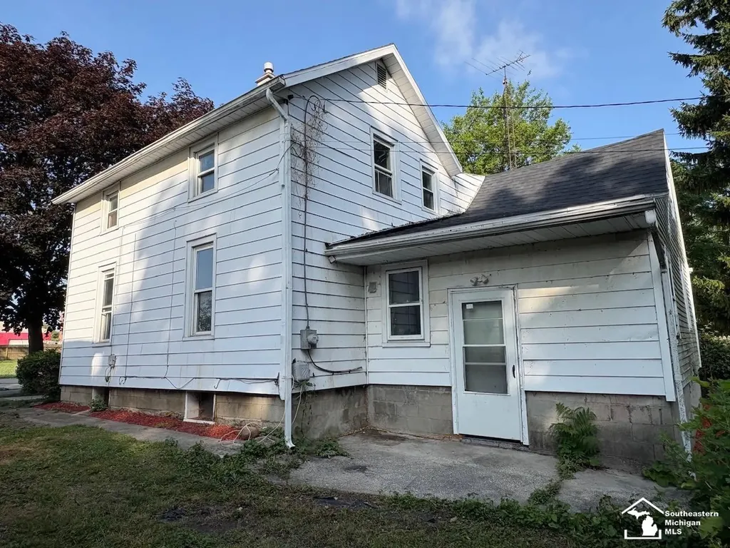 1017 Humphrey Street Monroe City MI 48161