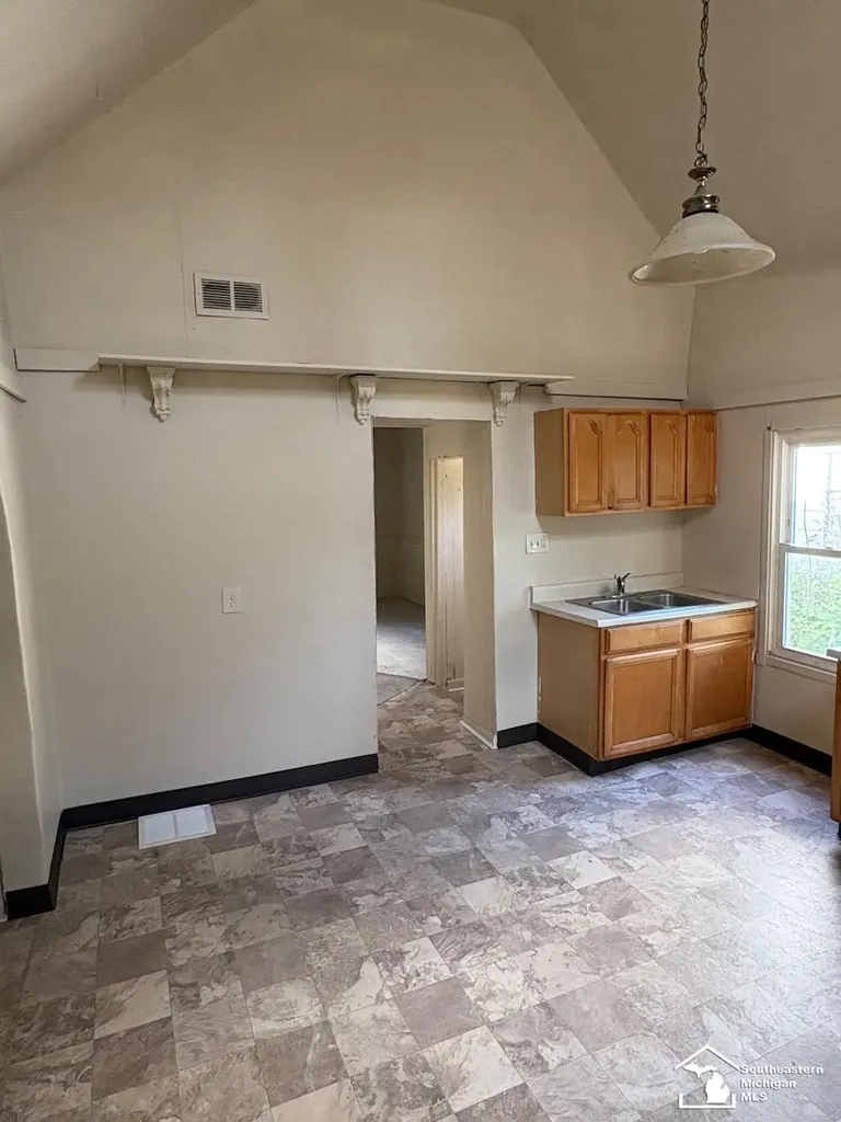 1017 Humphrey Street Monroe City MI 48161