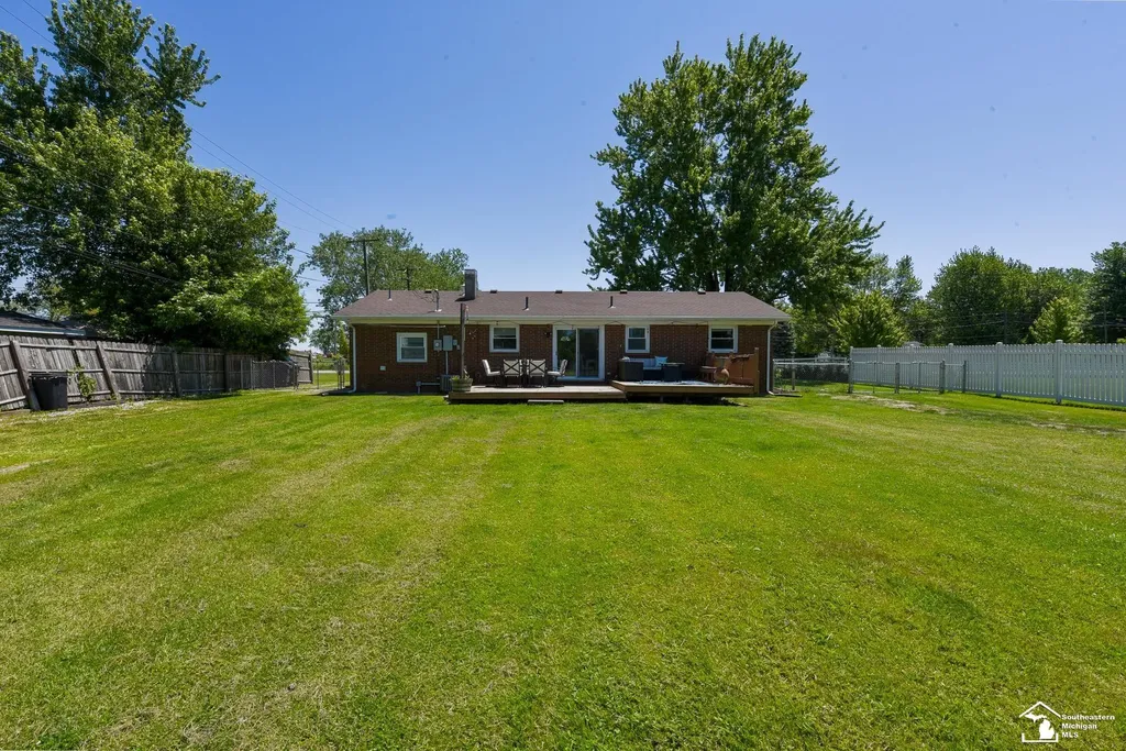 11087 U S Turnpike Road South Rockwood Village MI 48179