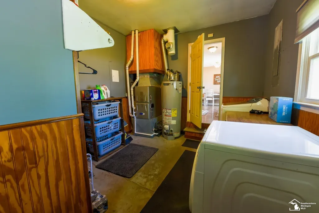 11087 U S Turnpike Road South Rockwood Village MI 48179