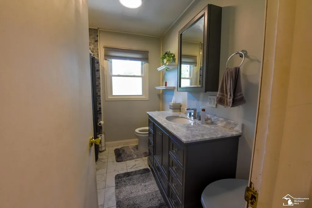 11087 U S Turnpike Road South Rockwood Village MI 48179