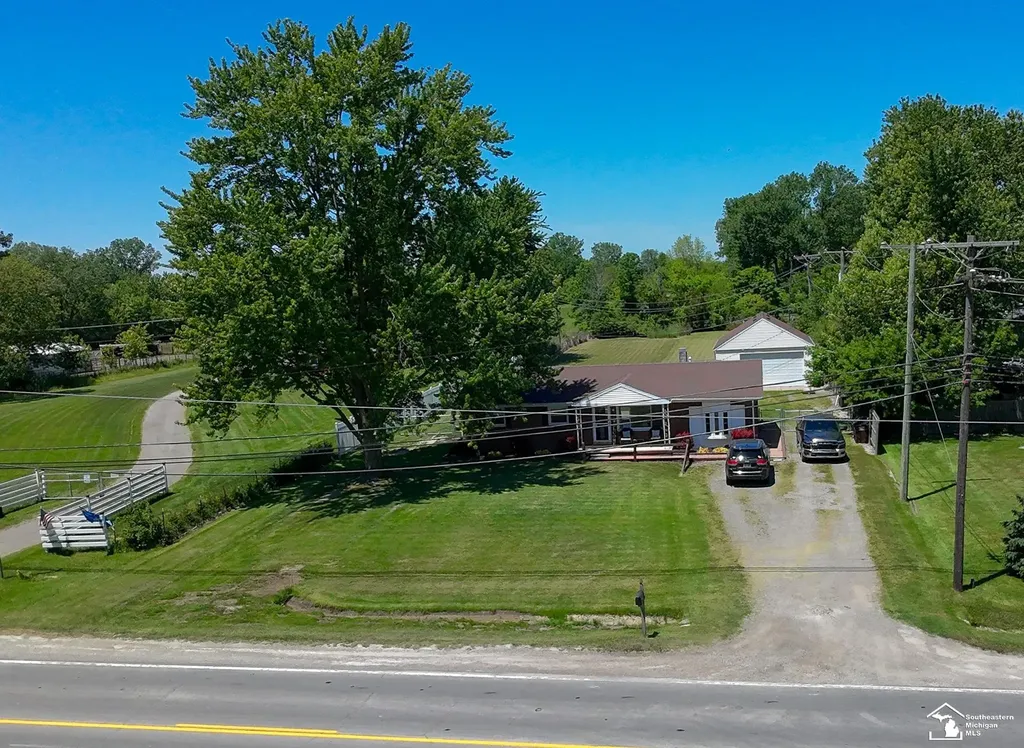 11087 U S Turnpike Road South Rockwood Village MI 48179