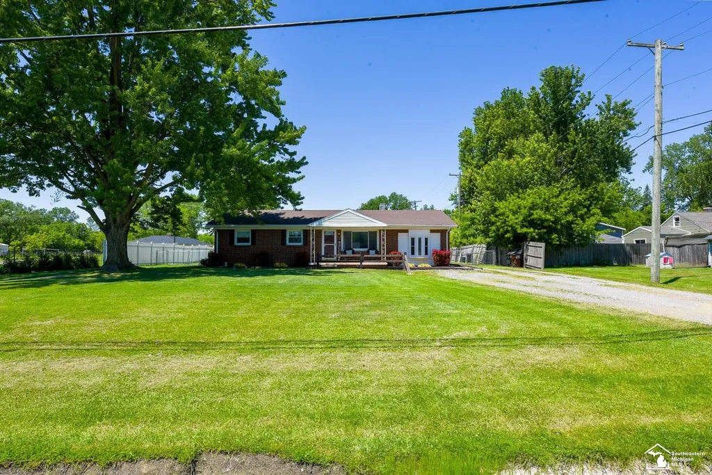 11087 U S Turnpike Road South Rockwood Village MI 48179