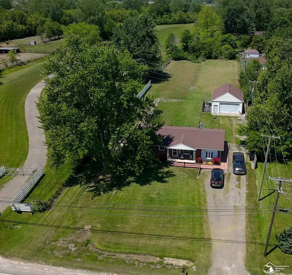 11087 U S Turnpike Road South Rockwood Village MI 48179