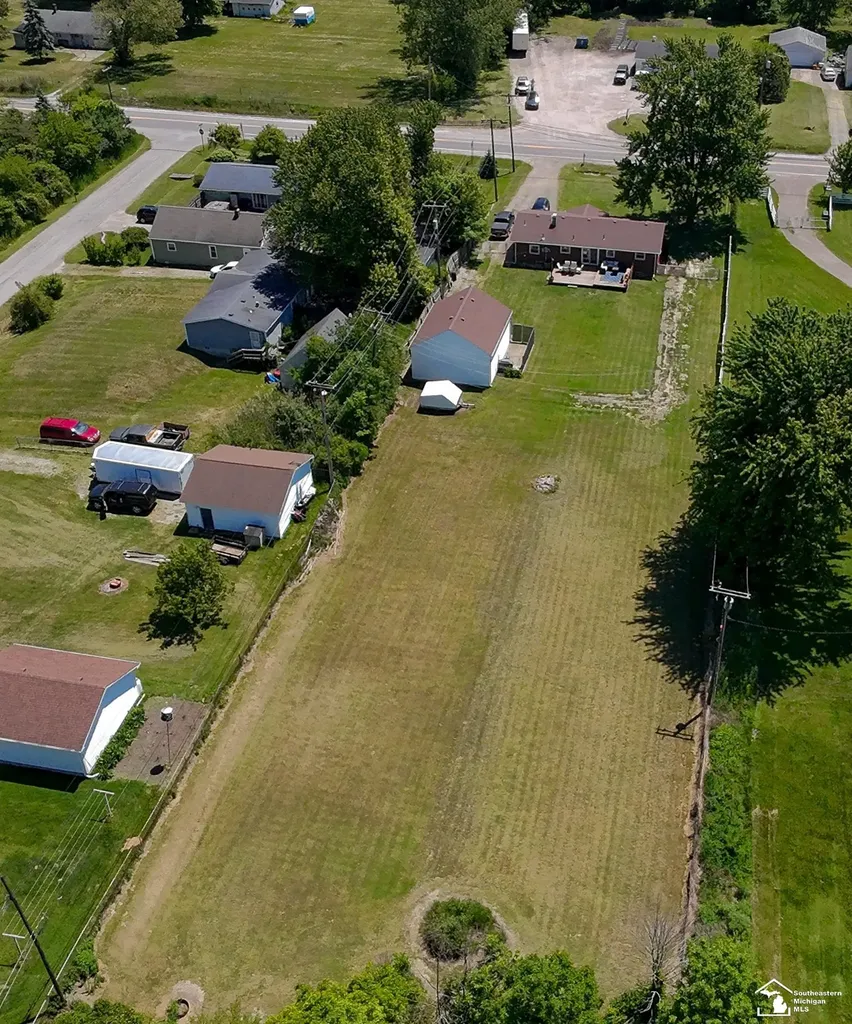 11087 U S Turnpike Road South Rockwood Village MI 48179