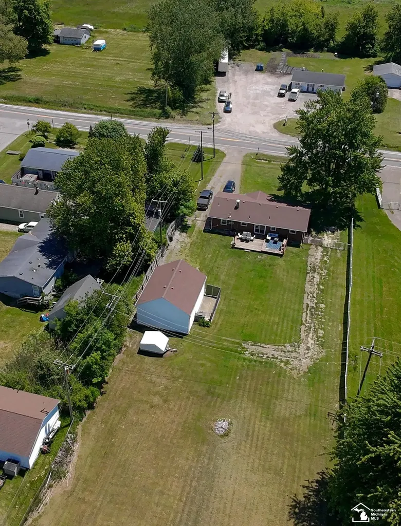 11087 U S Turnpike Road South Rockwood Village MI 48179