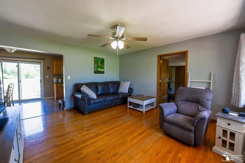 11087 U S Turnpike Road South Rockwood Village MI 48179