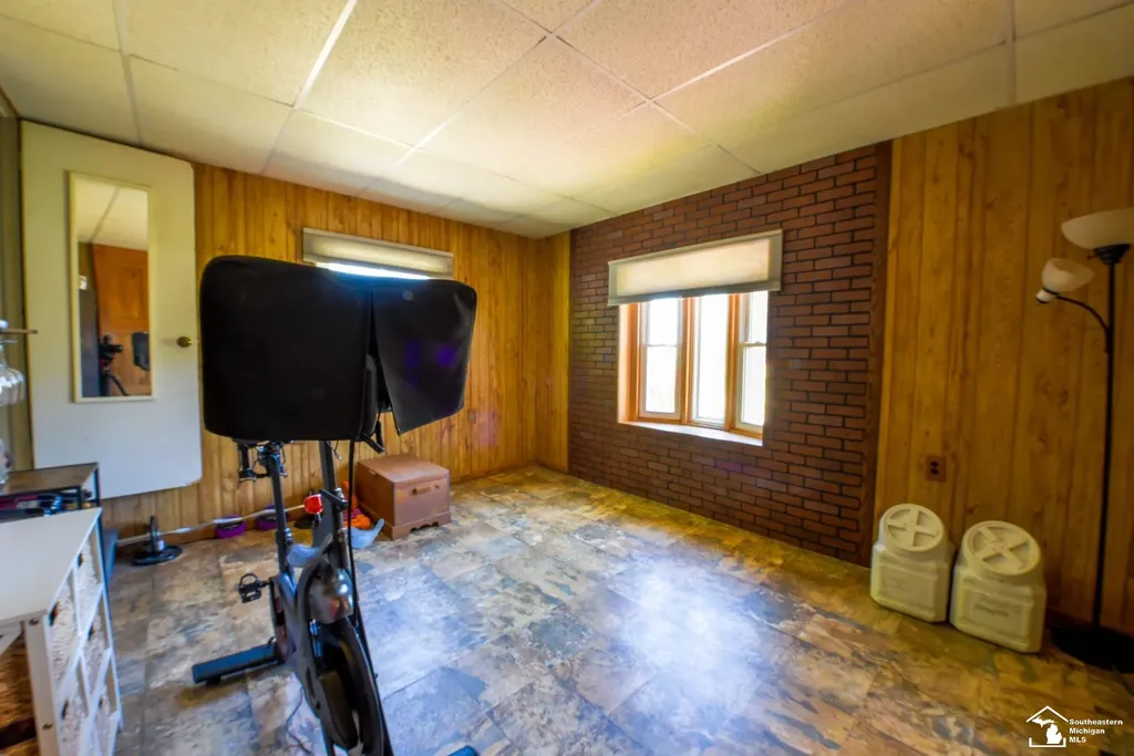 11087 U S Turnpike Road South Rockwood Village MI 48179