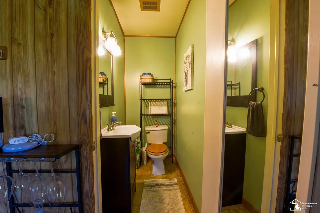 11087 U S Turnpike Road South Rockwood Village MI 48179