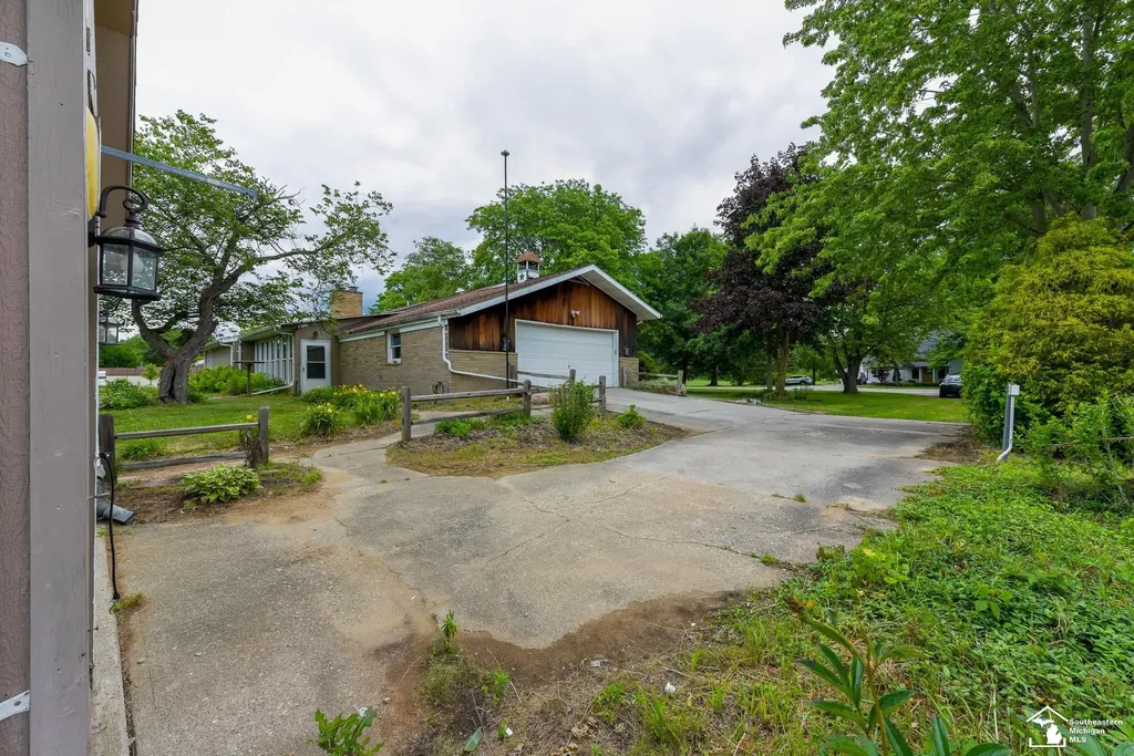 33920 Huron River Drive Huron Charter Township MI 48164