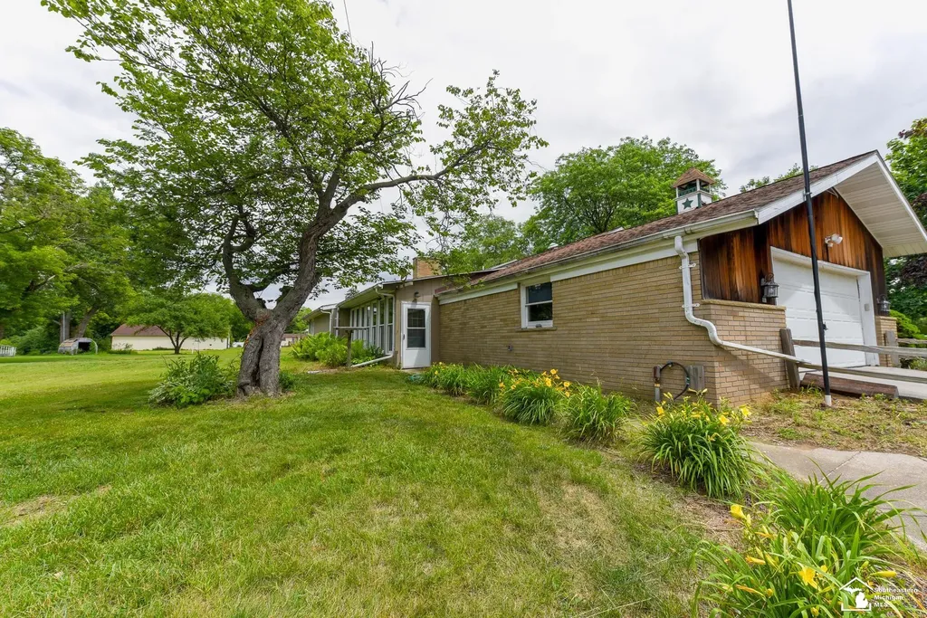 33920 Huron River Drive Huron Charter Township MI 48164