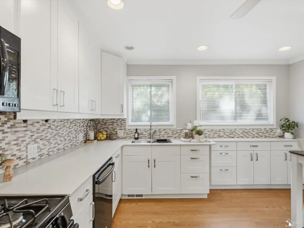 26427 Beaconsfield Avenue Roseville City MI 48066
