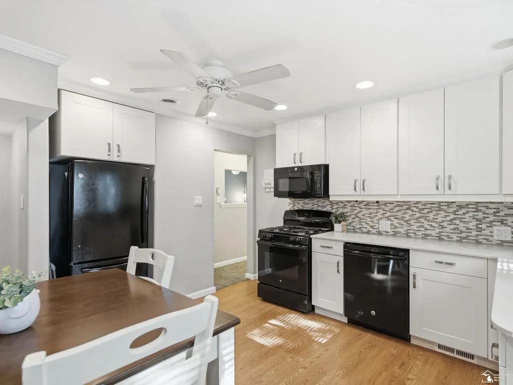 26427 Beaconsfield Avenue Roseville City MI 48066