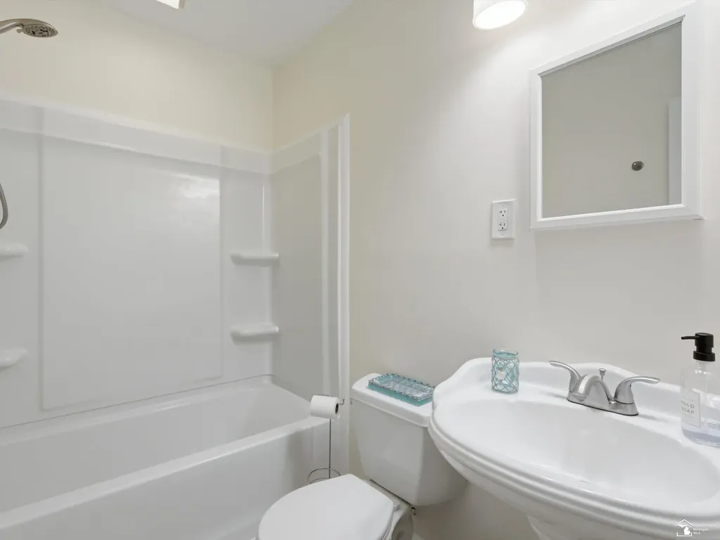 26427 Beaconsfield Avenue Roseville City MI 48066