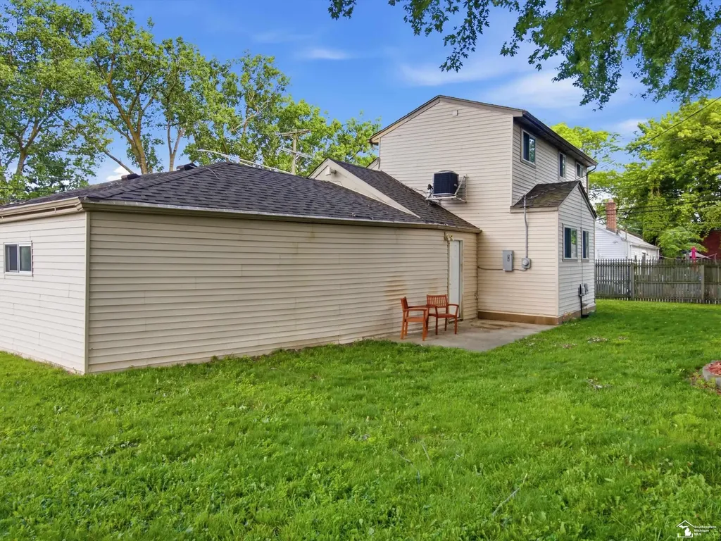 26427 Beaconsfield Avenue Roseville City MI 48066