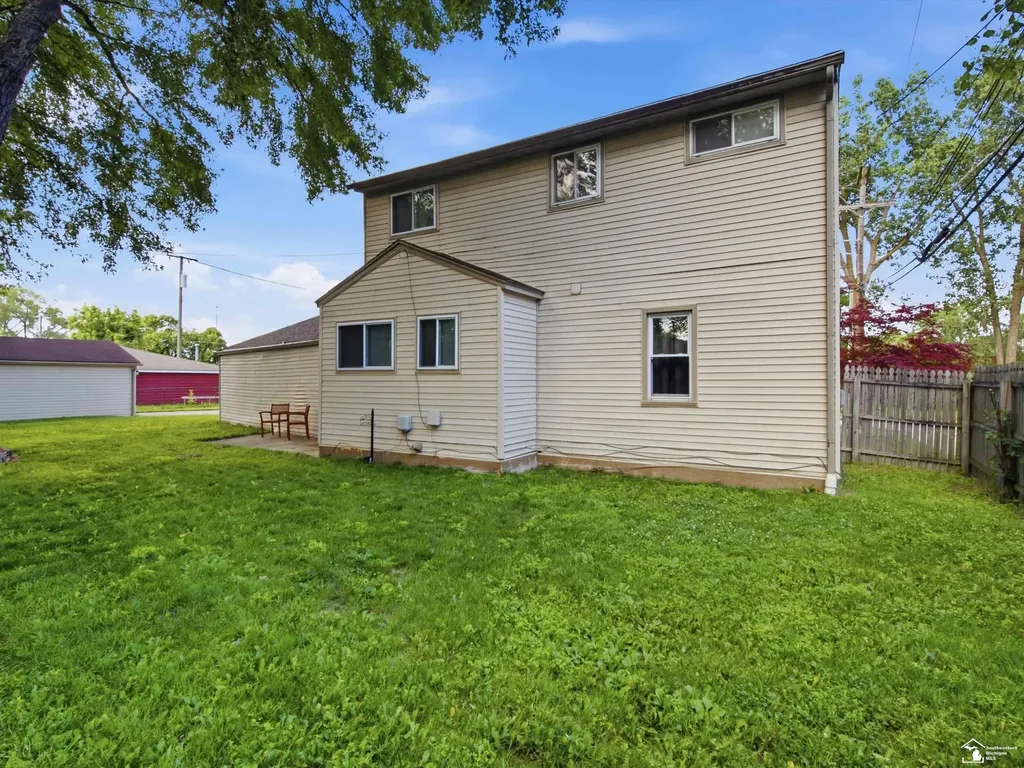 26427 Beaconsfield Avenue Roseville City MI 48066