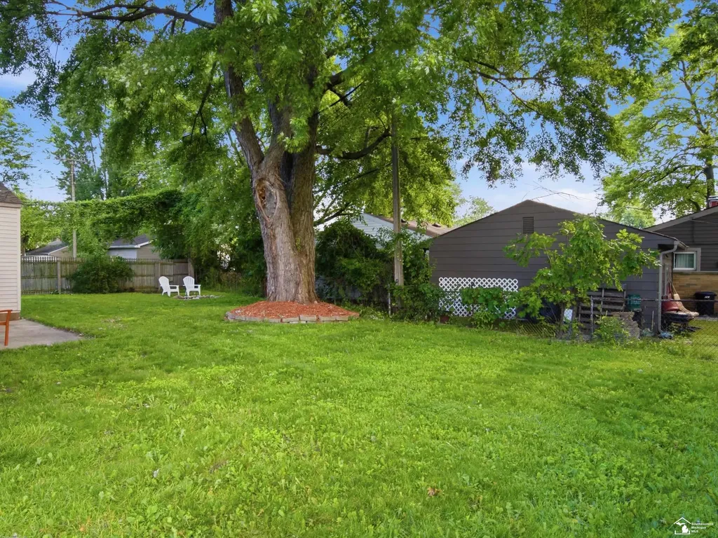 26427 Beaconsfield Avenue Roseville City MI 48066