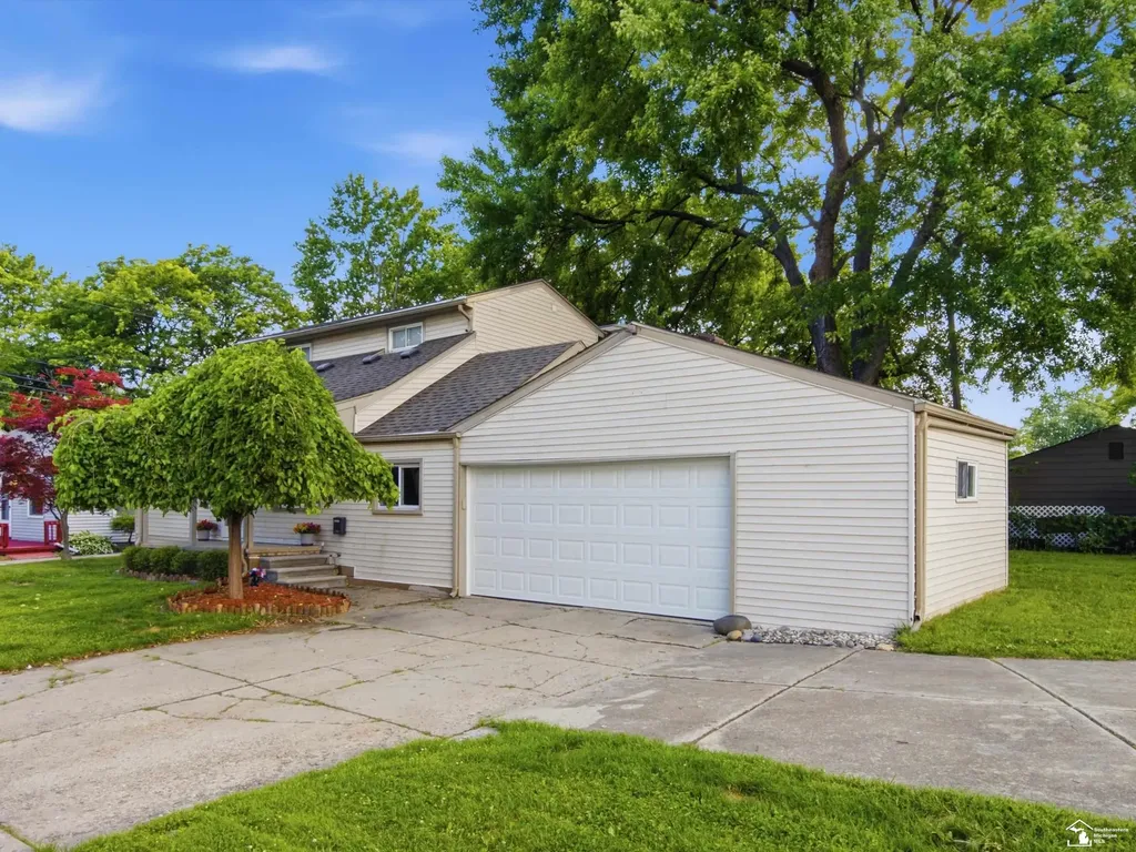 26427 Beaconsfield Avenue Roseville City MI 48066