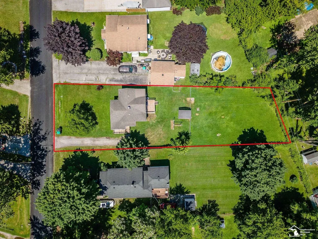 13054 Race Street South Rockwood Village MI 48179