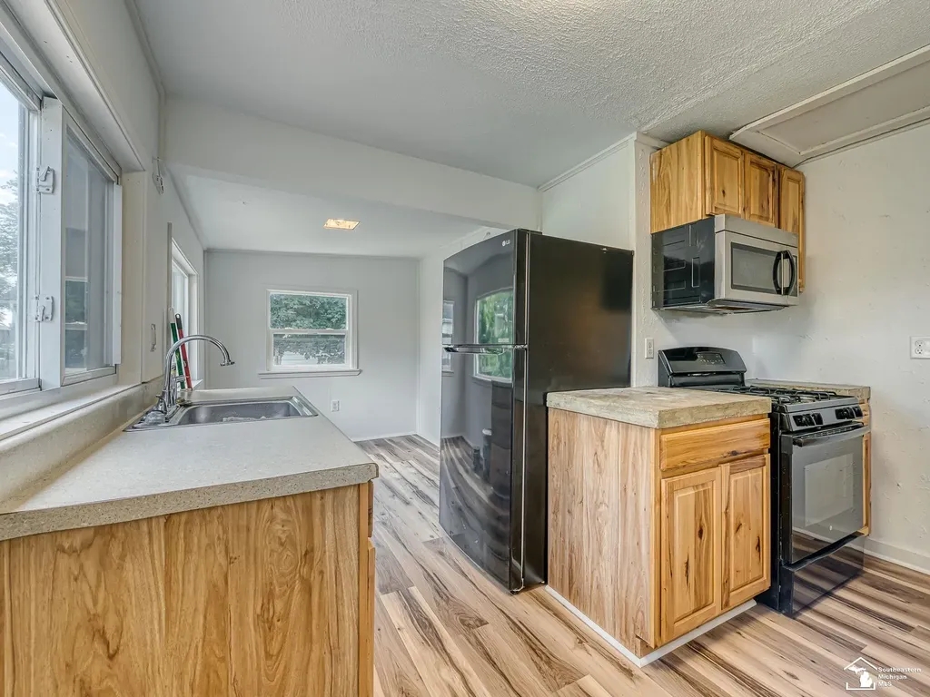 13054 Race Street South Rockwood Village MI 48179
