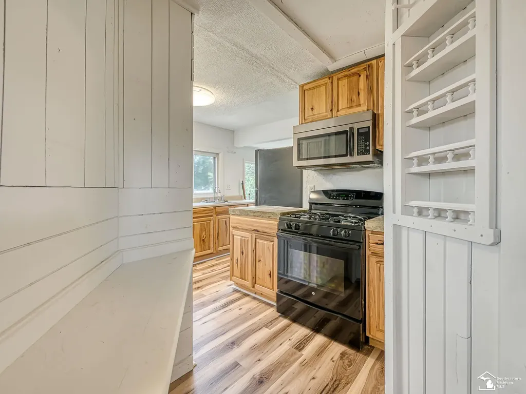 13054 Race Street South Rockwood Village MI 48179