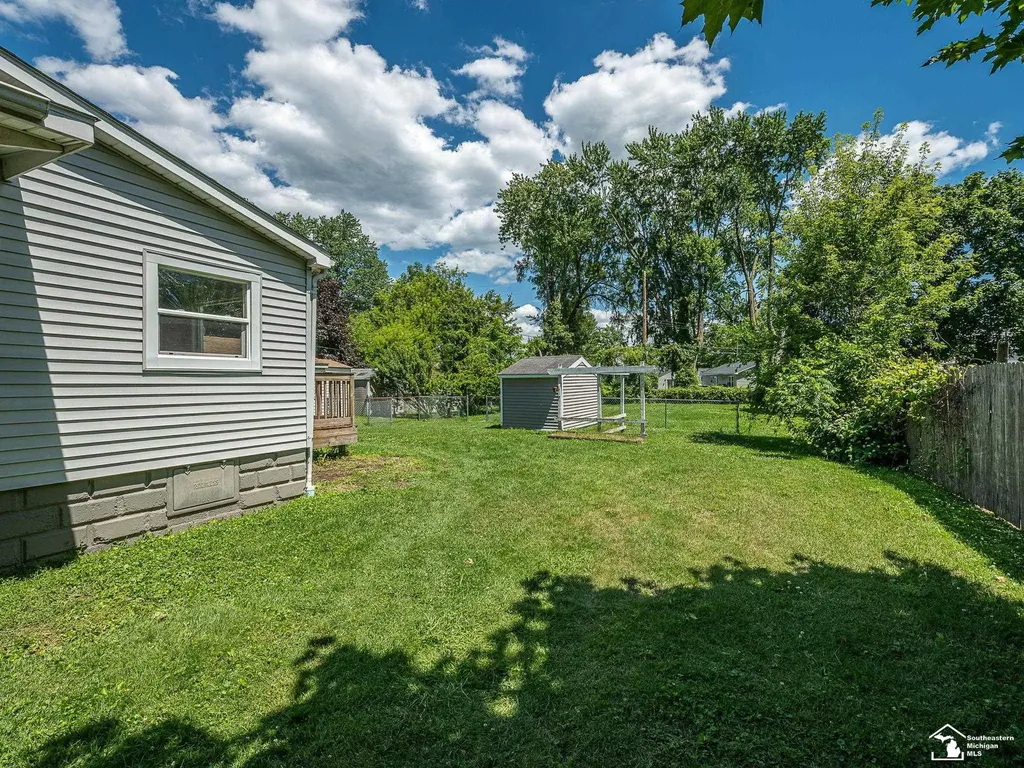13054 Race Street South Rockwood Village MI 48179