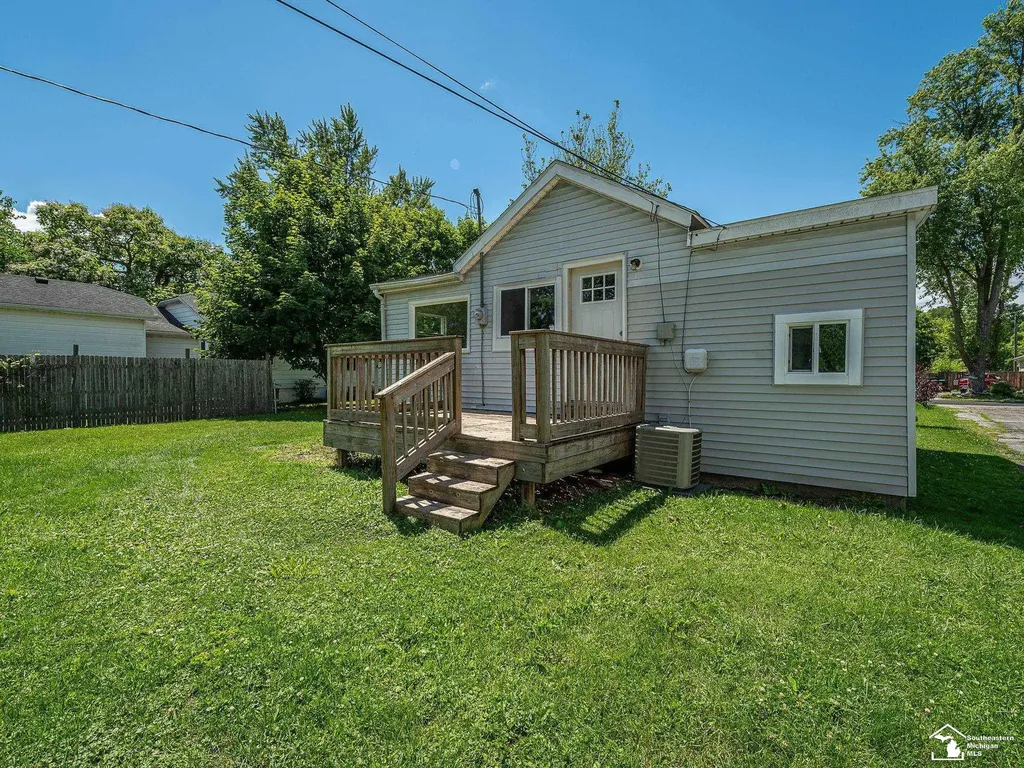 13054 Race Street South Rockwood Village MI 48179