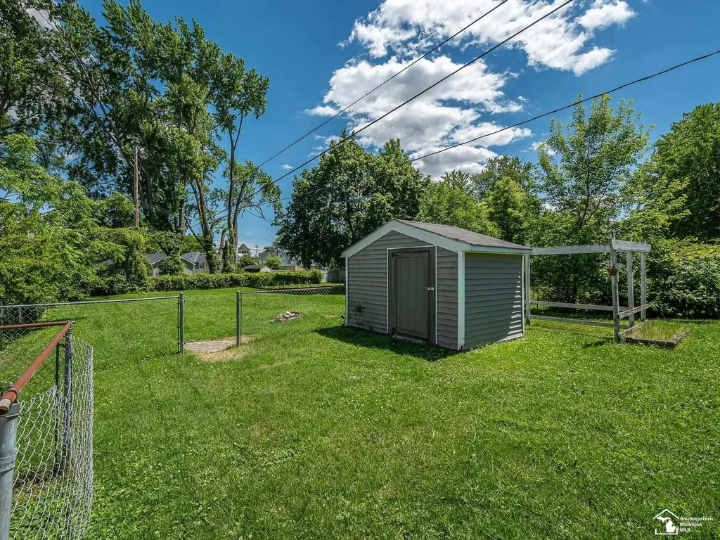 13054 Race Street South Rockwood Village MI 48179